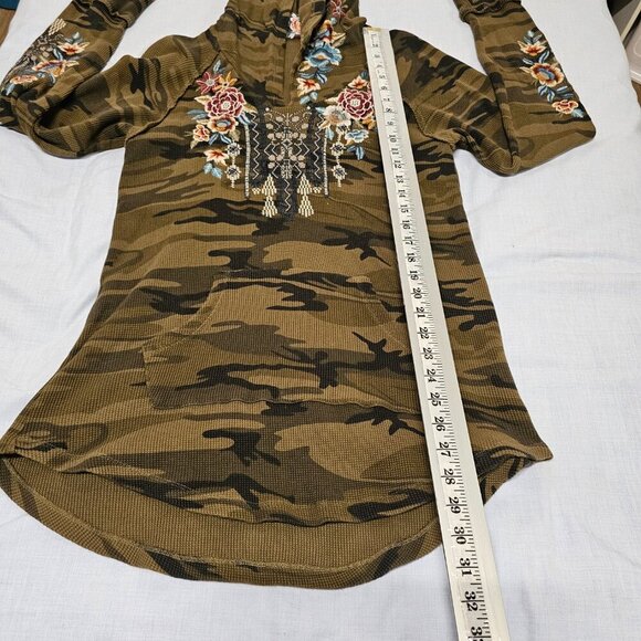 Johnny Was Eleni Thermal Top Size Large Camo Embroidered Camo Hooded Pullover - Picture 10 of 13
